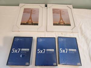 lot 142 image: Mainstay photo frames