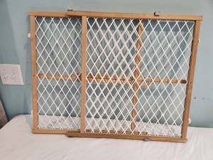 lot 147 image: Adjustable Wooden Baby Gate