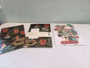 lot 171 image: Eco-Friendly Christmas Decor Set