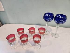 lot 180 image: Vintage Pink & Blue Glass Set