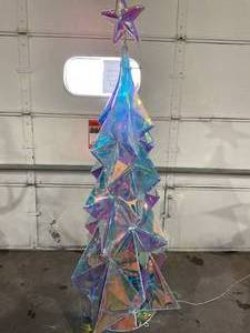 lot 362 image: Members Mark 6 Pre-Lit Prismatic Tree