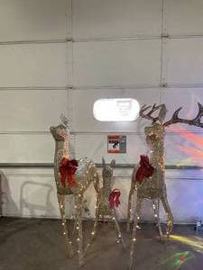 lot 366 image: 3PCS Members Mark Pre-Lit Deer Family