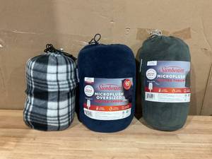 lot 373 image: LOT OF 3 Microplush Heated Throw