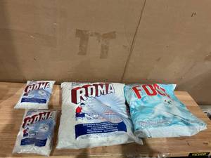 lot 390 image: LOT OF Detergent