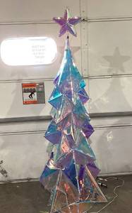 lot 486 image: Members Mark 6ft Pre-Lighted Prismatic Tree