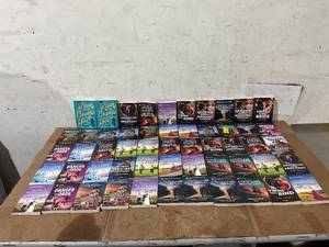 lot 303 image: LOT OF 25 Chapter Books