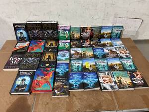 lot 304 image: LOT OF 41 Chapter Books