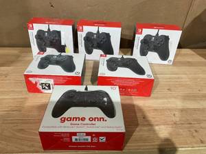lot 428 image: LOT OF 5 Onn. Wired Controller for Nintendo Switch