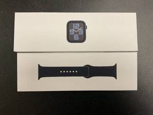 lot 28 image: Apple Watch SE (2nd Gen) GPS 40mm Smartwatch with Midnight Aluminum Case MXE73LLA