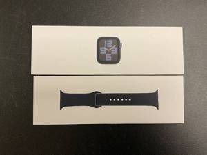 lot 29 image: Apple Watch SE (2nd Gen) GPS 40mm Smartwatch with Midnight Aluminum Case MXE73LLA