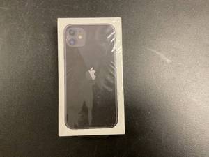 lot 49 image: Apple iPhone 11 - 64 GB