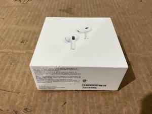 lot 324 image: Apple AirPods Pro 2
