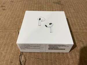 lot 346 image: Apple AirPods (3rd Generation)
