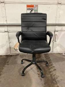lot 445 image: Mainstays Bonded Leather Mid-Back Managers Office Chair, Black
