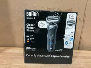 lot 461 image: Braun Series 7 7189cc Electric Razor Shaver Kit for Men