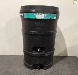 lot 672 image: Expert Gardener 48 Gallon Rain Barrel