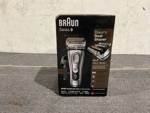 lot 99 image: Braun Series 9 9370cc Rechargeable Wet Dry Mens Electric Shaver with Clean Station