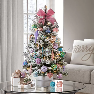 lot 652 image: Members Mark Pre-Lit 32 Tree & Decorating Kit