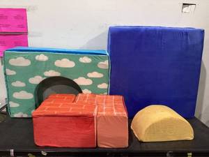 lot 689 image: Battat Foam Fort Building Set Cloud Castle