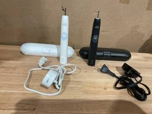 lot 466 image: Oral-B iO Series 2 Electric Toothbrush, Pure White & Night Black, 2pk
