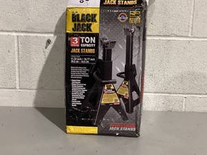 lot 561 image: Torin Black Jack 3 Ton Jack Stands,