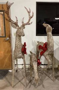 lot 512 image: Members Mark 3 Piece Pre Lit Reindeers