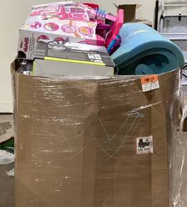 lot 916 image: Wholesale Pallet of Miscellaneous Items