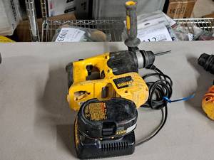 lot 21 image: DeWalt 18V SDS Hammer DC212 with Battery, Charger