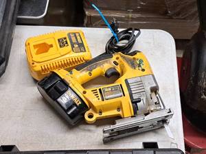 lot 25 image: DeWalt 18V Cordless Variable Speed Jig Saw DW933 with Battery, Charger