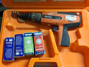 lot 32 image: ITW Ramset  Red Head D45 Fastener with Replacement Disc Loads and Plastic Case