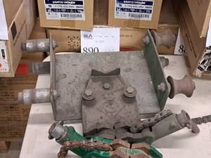 lot 72 image: Greenlee Cam Track Pipe Vise 487
