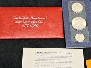 lot 208 image: U.S. Mint United States Bicentennial Silver Uncirculated Set 1776-1976 3-piece - KennedyMoon Dollar, EisenhowerIndependence Hall Half Dollar and WashingtonColonial Drummer Quarter