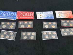 lot 210 image: U.S. Mint Uncirculated Coin Sets -  2000 Philadelphia Mint 10-pc, 2000 Denver Mint 10-pc, 2001 Philadelphia Mint 10-pc, 2001 Denver Mint 10-pc