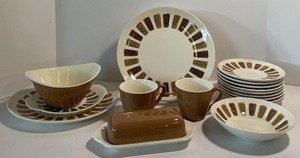 lot 5 image: Vintage 1960s MCM Santa Fe Royal China 16 PC LOT