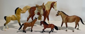 lot 10 image: LOT of Five Horse Figurines - Four Breyer and One China