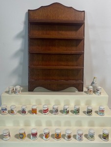 lot 19 image: Twenty-Two Piece LOT Vintage Thimbles and Display Case