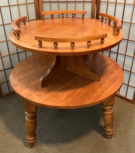 lot 23 image: Vintge Round Maple Accent Table