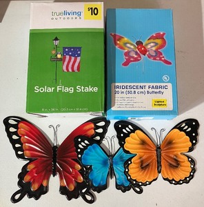 lot 29 image: Five Piece Gardening Decor LOT - Butterflies, Solar Flag Stake