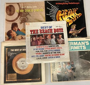 lot 40 image: Best of the Beach Boys Vol 1 Sealed NOS and Capital Record Lot