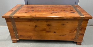 lot 47 image: Vintage Cedar Chest