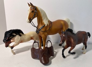 lot 53 image: Three Vintage Breyer Reeves Western Horses USA