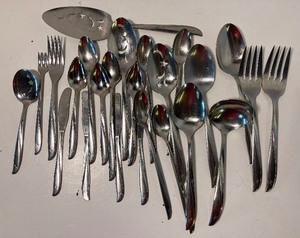 lot 59 image: Mid Century Modern Oneida Community Stainless Flatware Starburst Pattern