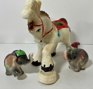 lot 69 image: Vintage Circus Horse Planter and Circus Elephant S&P Promo Item Leon IA