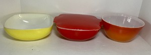 lot 72 image: Lot of 3 Vintage Pyrex Red Orange Yellow