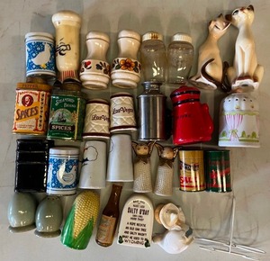 lot 81 image: Vintage Salt and Pepper Shaker Lot