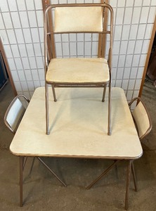 lot 88 image: Vintage Card Table with 3 Chairs