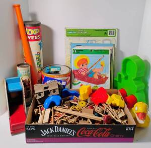 lot 113 image: LARGE LOT Vintage Toys and Puzzles