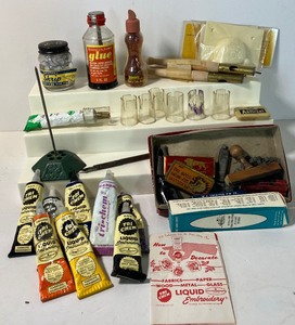 lot 133 image: Lot of Vintage Art and DeskOffice Items Iron Receipt Holder