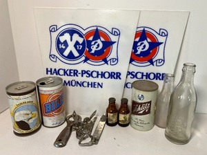lot 152 image: Vintage Beer Items Schlitz Transistor Radio, Salt and Pepper Shakers
