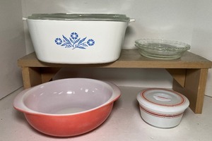 lot 162 image: Vintage Hazel Atlas Lidded Bowl Red Stripe, Corning Ware Blue Cornflower and PInk Pyrex Dish